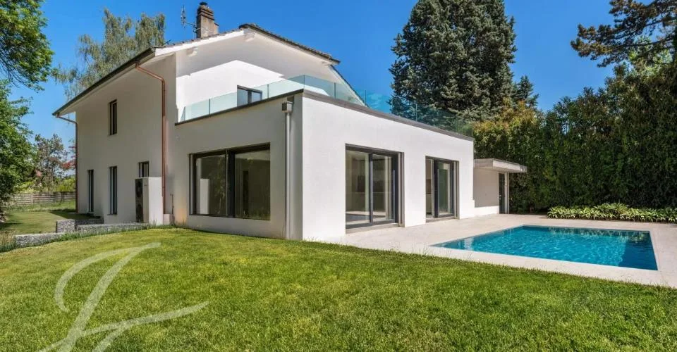 A quelques pas des rives du lac : Villa rénovée avec piscine