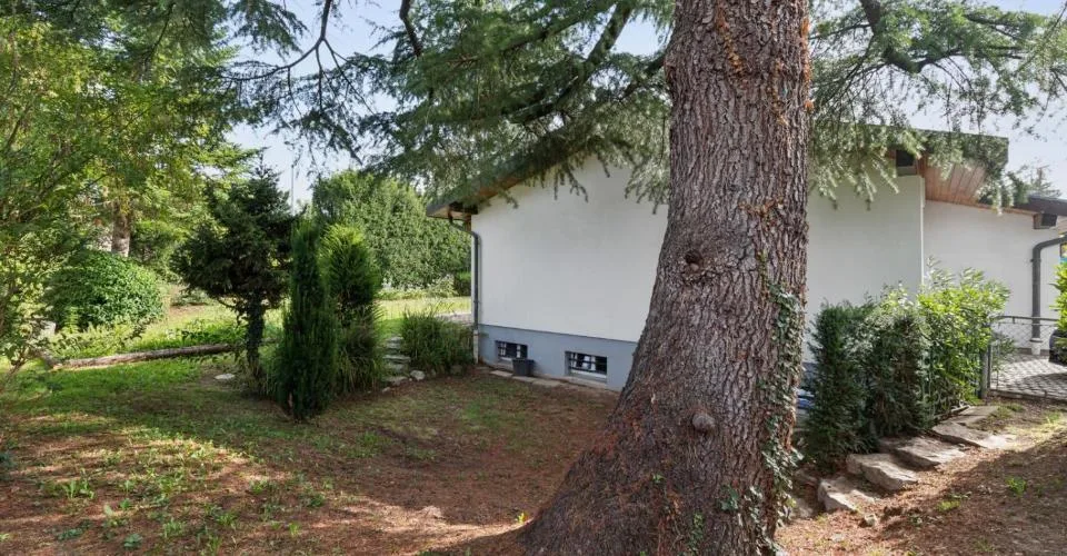 Villa de plain-pied avec jardin à rénover – photo 3 sur 43