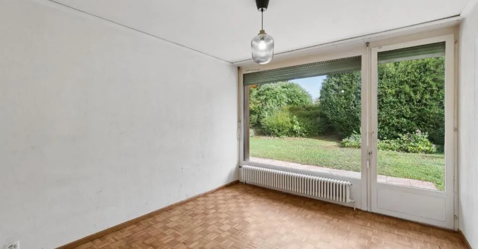 Villa de plain-pied avec jardin à rénover – photo 10 sur 43
