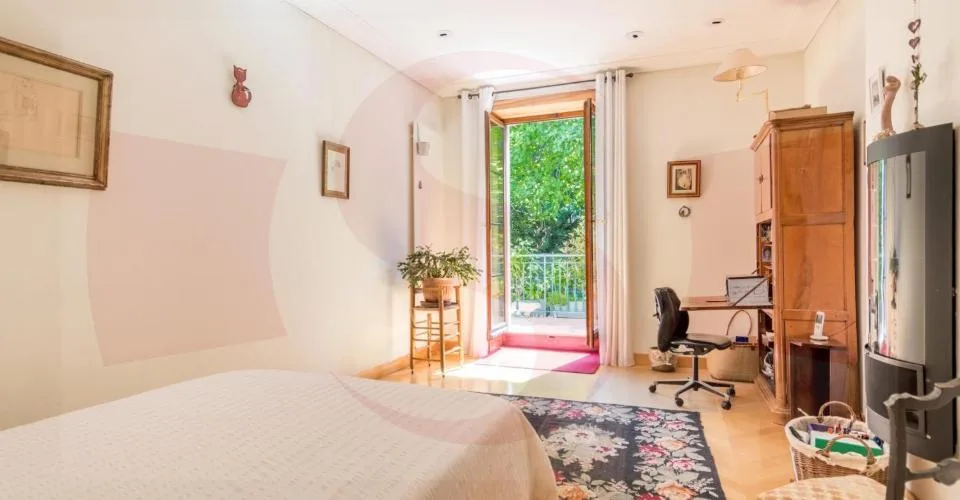 Rare appartement proche de l'église Russe – Foto 7 von 10