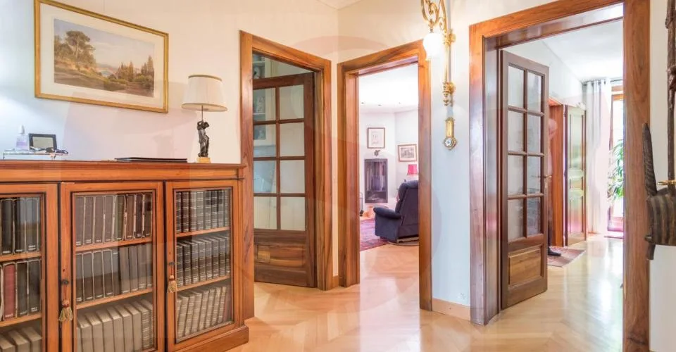 Rare appartement proche de l'église Russe – Foto 2 von 10