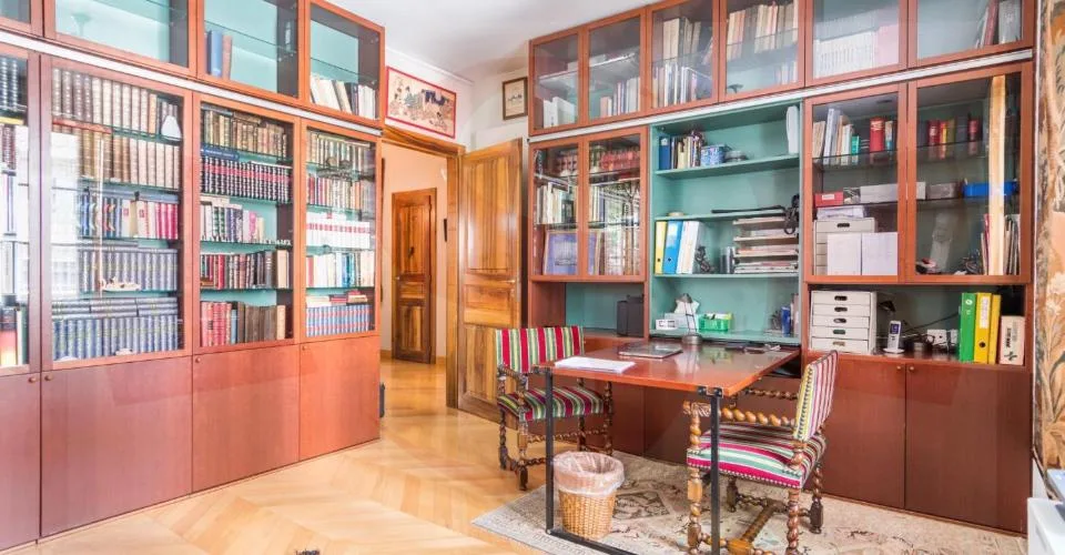 Rare appartement proche de l'église Russe – Foto 9 von 10