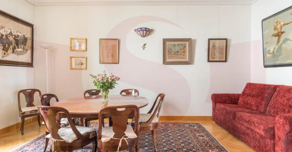 Rare appartement proche de l'église Russe – Foto 8 von 10