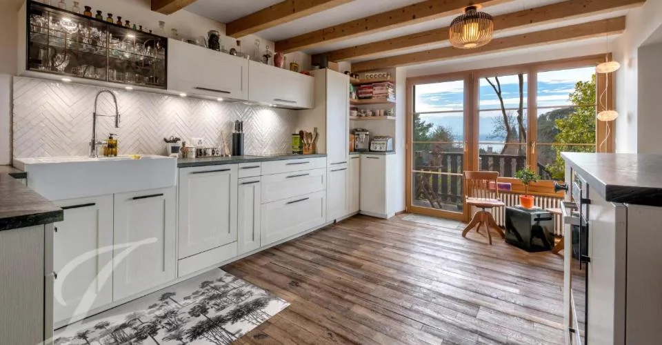 EXCLUSIVITÉ - Belle maison de village avec vue panoramique sur le lac