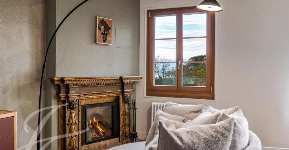 EXCLUSIVITÉ - Belle maison de village avec vue panoramique sur le lac