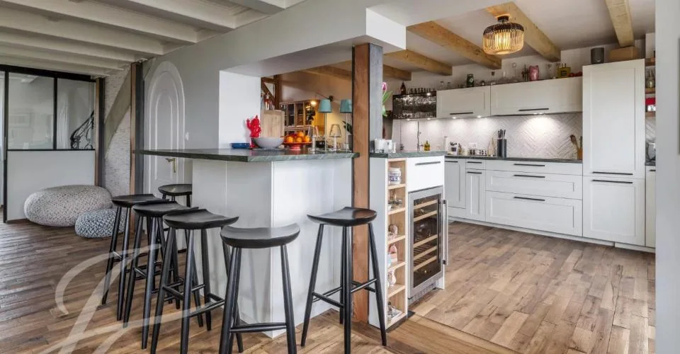 EXCLUSIVITÉ - Belle maison de village avec vue panoramique sur le lac