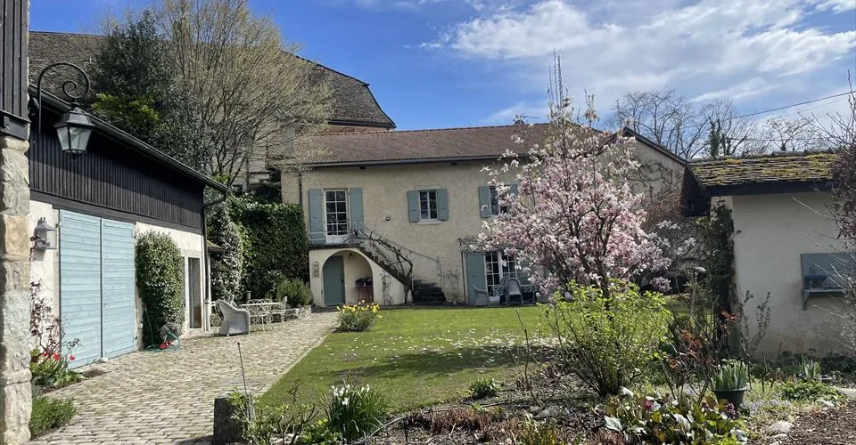 Superbe villa de charme avec dépendance