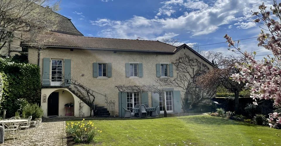 Superbe villa de charme avec dépendance