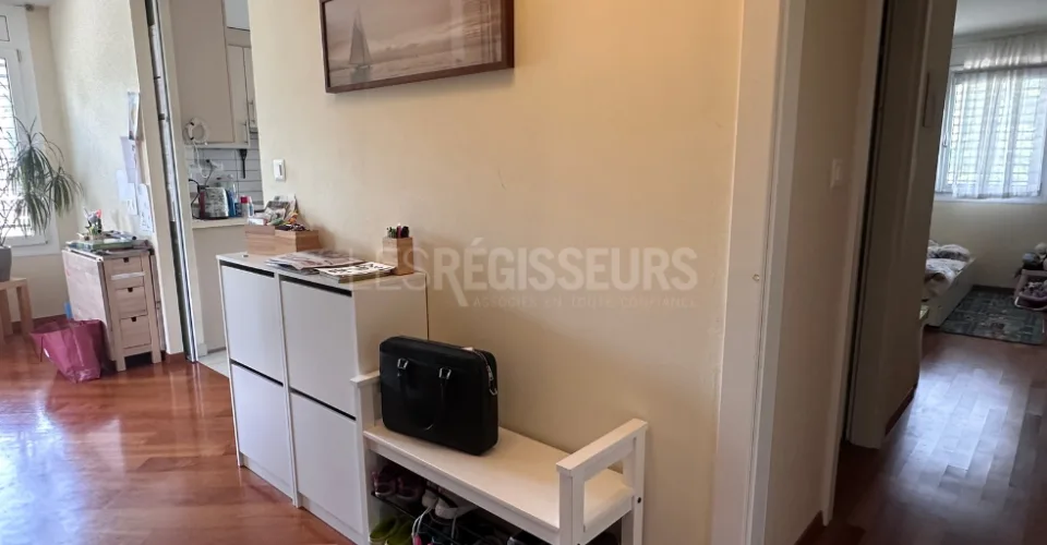 Spacieux appartement de 5 pièces avec balcon, loggia et parking