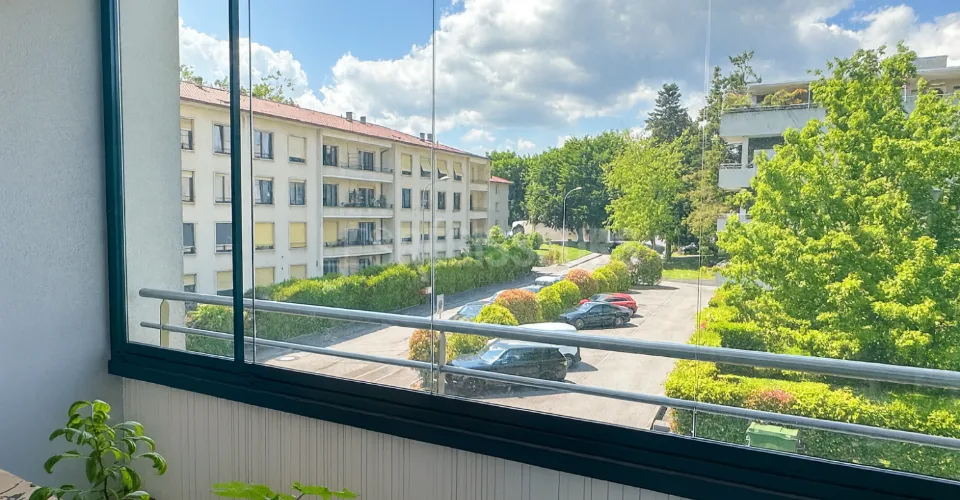 Spacieux appartement de 5 pièces avec balcon, loggia et parking