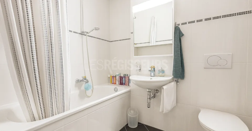 Spacieux appartement de 5 pièces avec balcon, loggia et parking