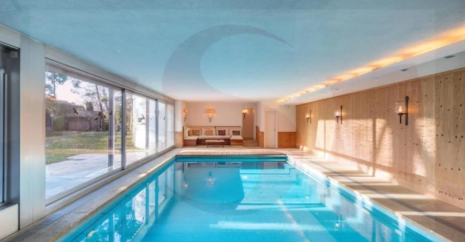 Maison de maître avec piscine intérieure – Foto 10 von 11