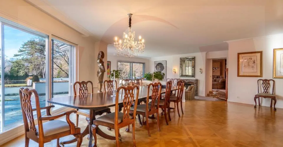 Maison de maître avec piscine intérieure – Foto 3 von 11