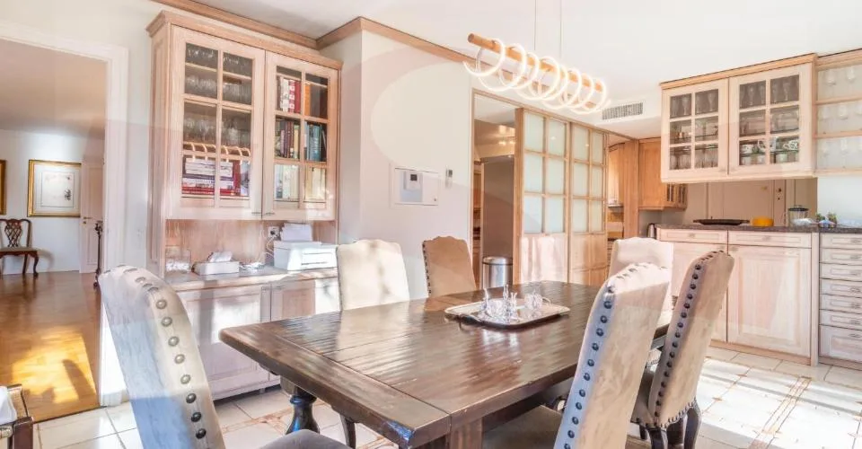 Maison de maître avec piscine intérieure – Foto 9 von 11