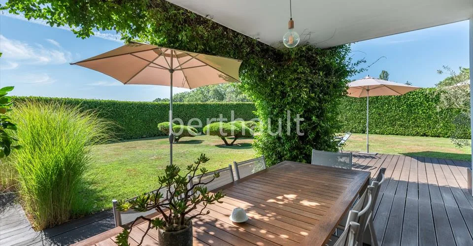 VANDOEUVRES - EXCLUSIVITE - Magnifique villa avec vue sur le Mont-Blanc