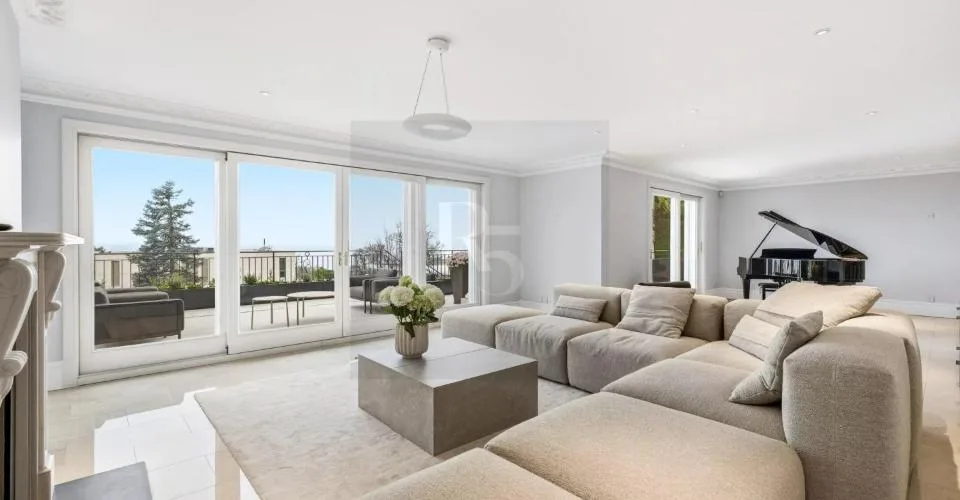 Magnifique villa rénovée à Cologny