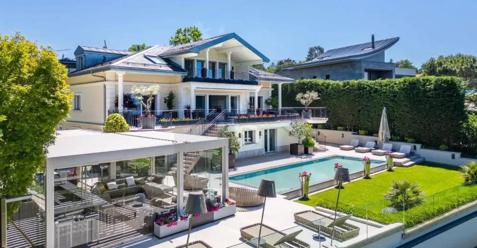 Magnifique villa rénovée à Cologny