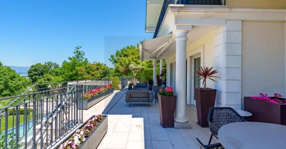 Magnifique villa rénovée à Cologny