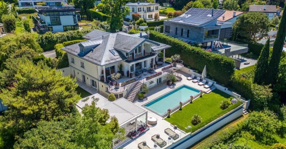 Magnifique villa rénovée à Cologny
