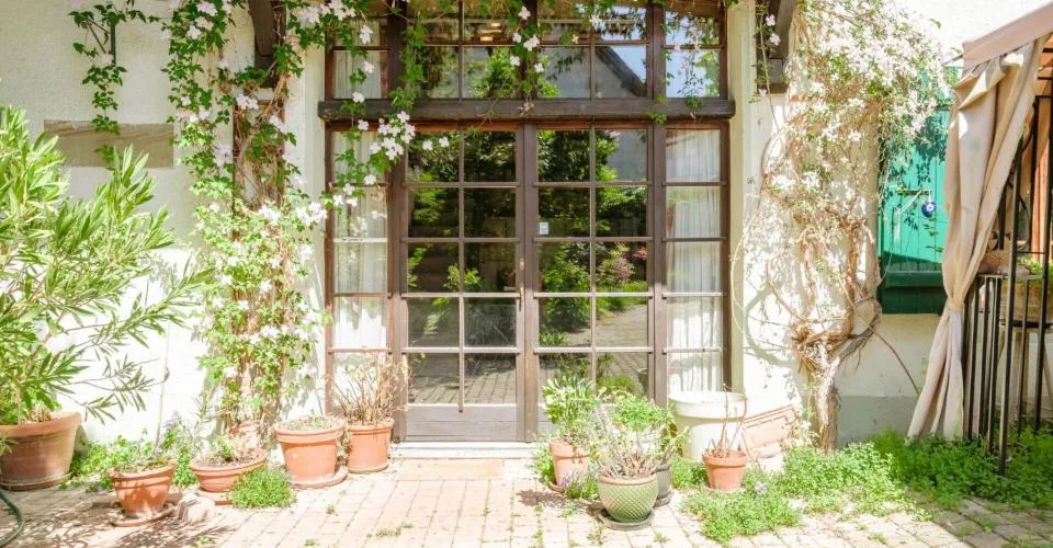 Maison de village de caractère avec jardin arborisé