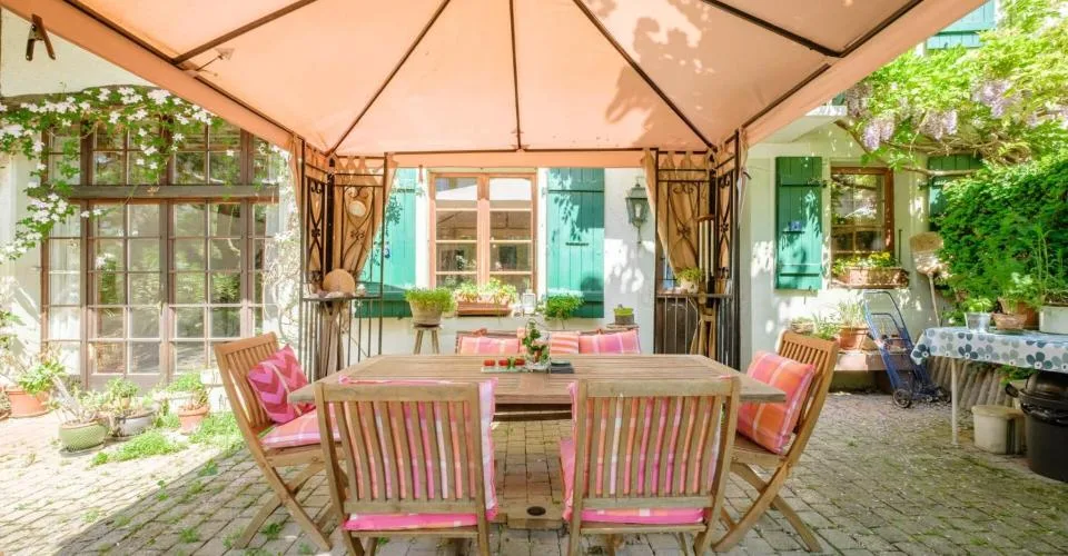 Maison de village de caractère avec jardin arborisé