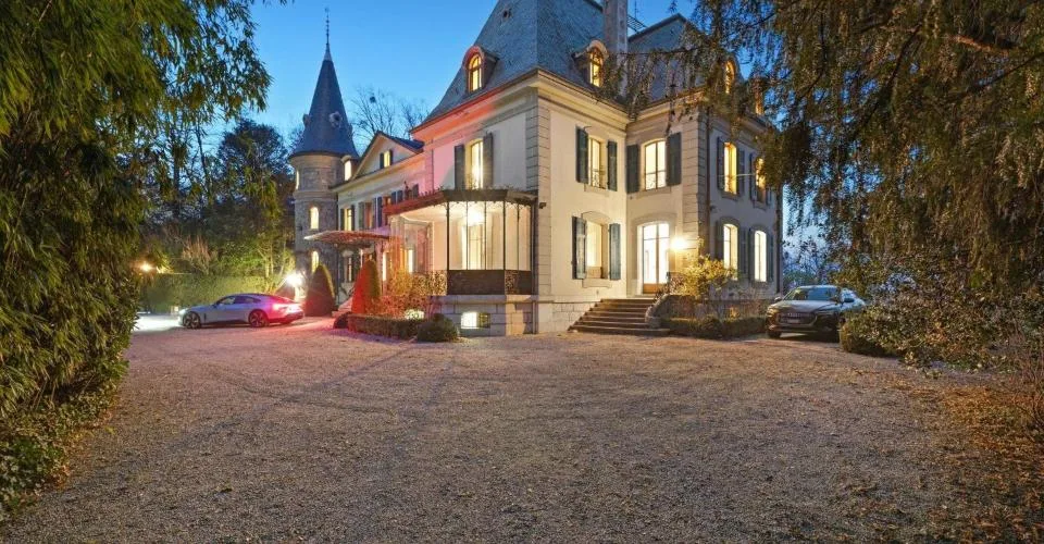 Château historique avec autorisation en force – photo 3 of 13