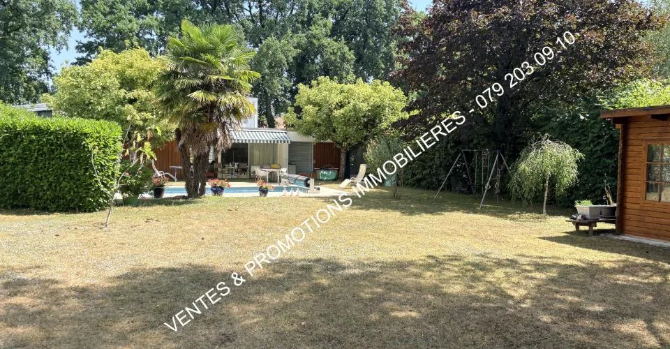 VILLA DE PLAIN-PIED AVEC PISCINE SUR PARCELLE de 1'280 m2 - CHENE-BOUGERIES