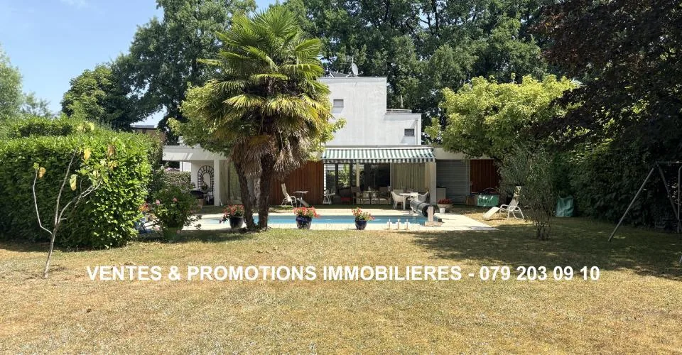 VILLA DE PLAIN-PIED AVEC PISCINE SUR PARCELLE de 1'280 m2 - CHENE-BOUGERIES