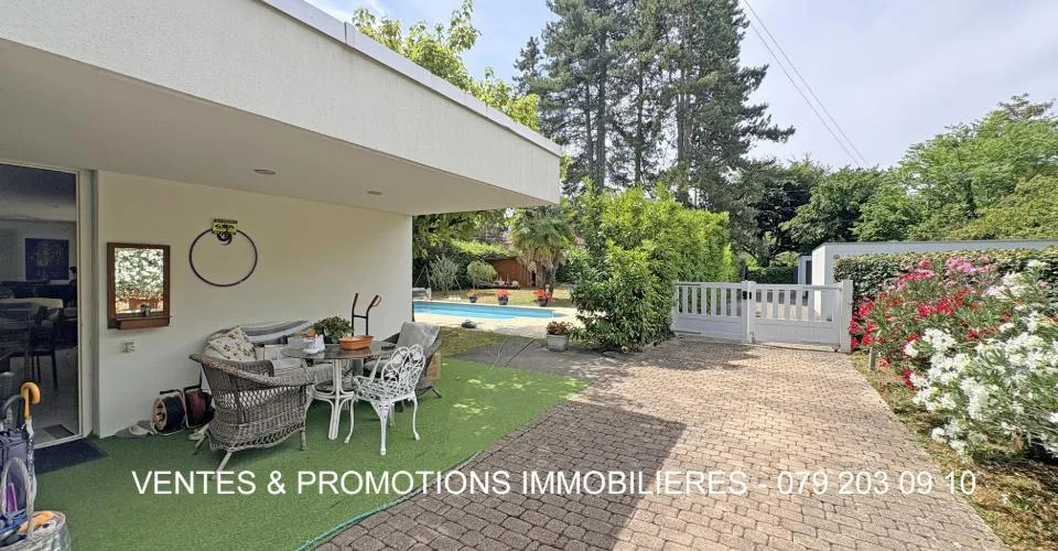 VILLA DE PLAIN-PIED AVEC PISCINE SUR PARCELLE de 1'280 m2 - CHENE-BOUGERIES