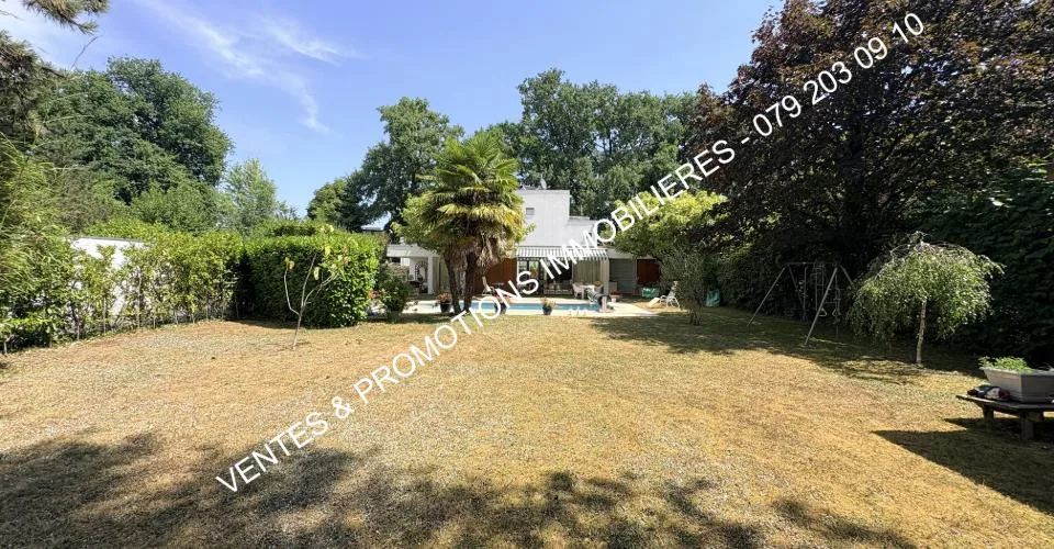 VILLA DE PLAIN-PIED AVEC PISCINE SUR PARCELLE de 1'280 m2 - CHENE-BOUGERIES