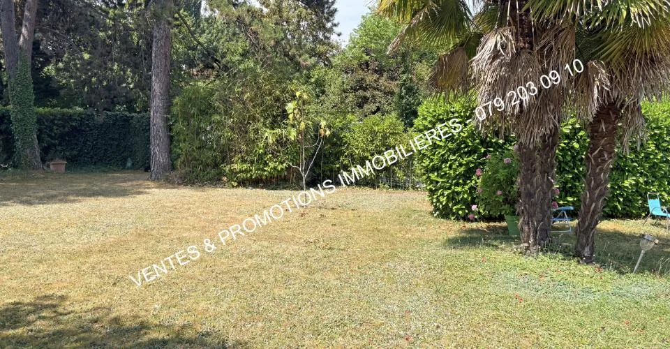 VILLA DE PLAIN-PIED AVEC PISCINE SUR PARCELLE de 1'280 m2 - CHENE-BOUGERIES
