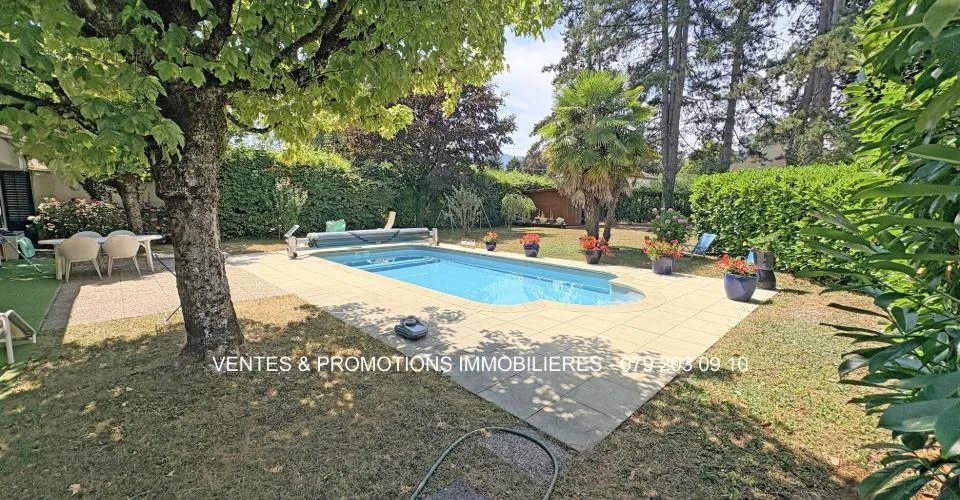 VILLA DE PLAIN-PIED AVEC PISCINE SUR PARCELLE de 1'280 m2 - CHENE-BOUGERIES