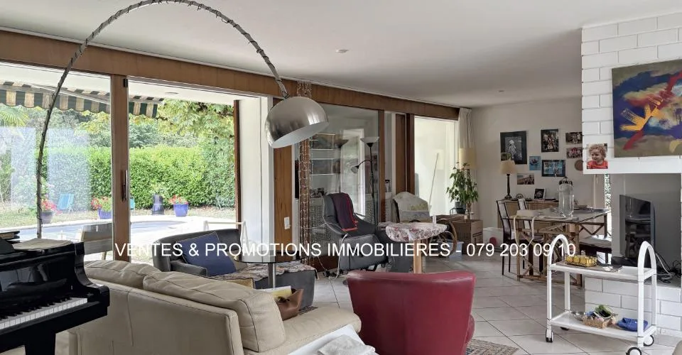 VILLA DE PLAIN-PIED AVEC PISCINE SUR PARCELLE de 1'280 m2 - CHENE-BOUGERIES