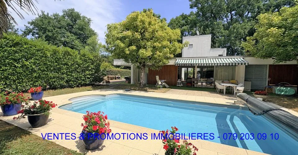 VILLA DE PLAIN-PIED AVEC PISCINE SUR PARCELLE de 1'280 m2 - CHENE-BOUGERIES