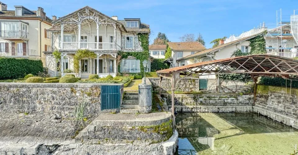Co-Exclusivité: Maison de charme pieds dans l'eau, avec port privé