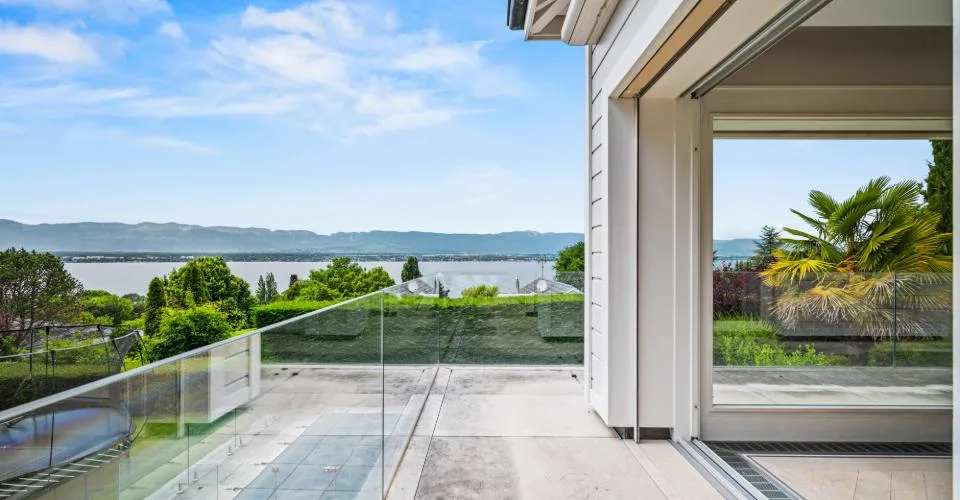 ANIERES - Magnifique villa avec vue panoramique sur le lac CHF 9,900,000.–