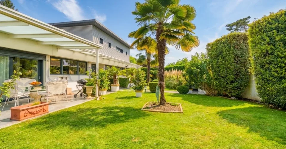 Superbe villa moderne avec piscine