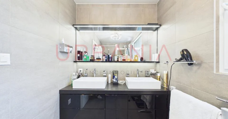 Villa familiale rénovée avec piscine et grand terrain