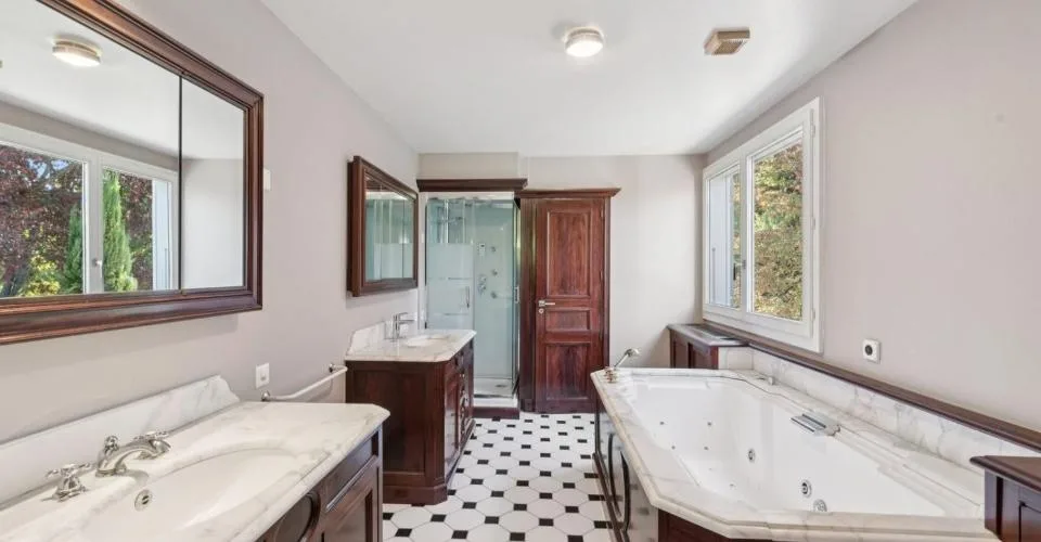 Magnifique propriété familiale rénovée au coeur de Bellevue