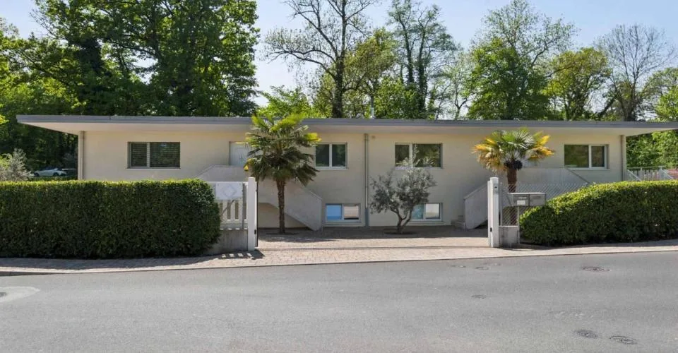 En exclusivité ! Immeuble mixte divisé en deux logements de plain-pied