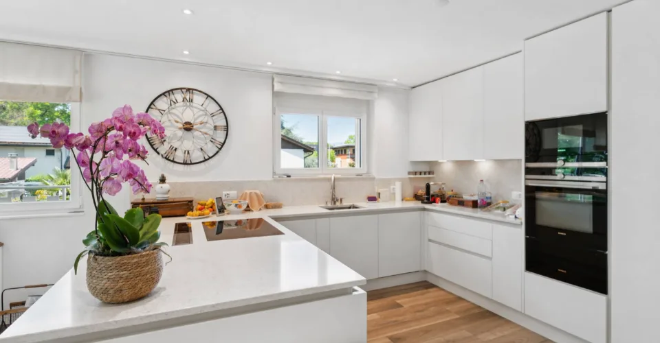 En exclusivité ! Immeuble mixte divisé en deux logements de plain-pied