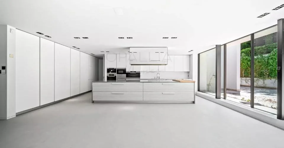 Propriété d'exception du 18e siècle, parcelle de 3,136 m² et piscine i