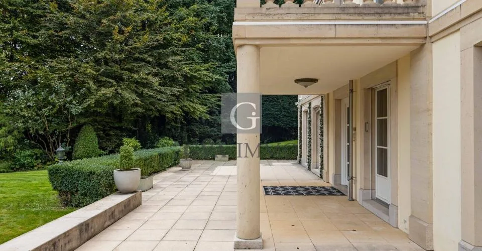 Élégant Hôtel Particulier avec jardin privatif et piscine intérieure