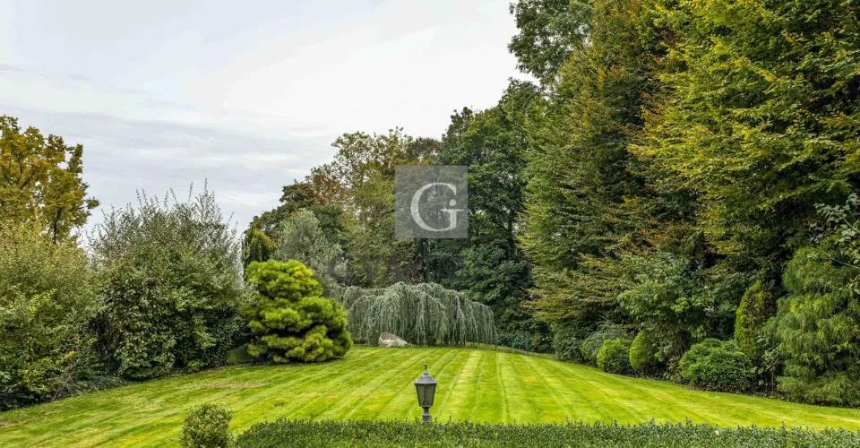Élégant Hôtel Particulier avec jardin privatif et piscine intérieure