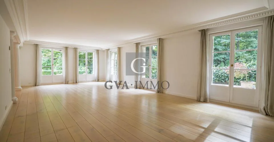 Élégant Hôtel Particulier avec jardin privatif et piscine intérieure