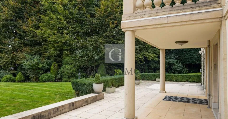Élégant Hôtel Particulier avec jardin privatif et piscine intérieure