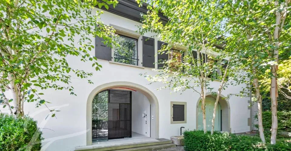 EXCLUSIVITE - Propriété d'exception du 18e siècle, parcelle de 3,136 m
