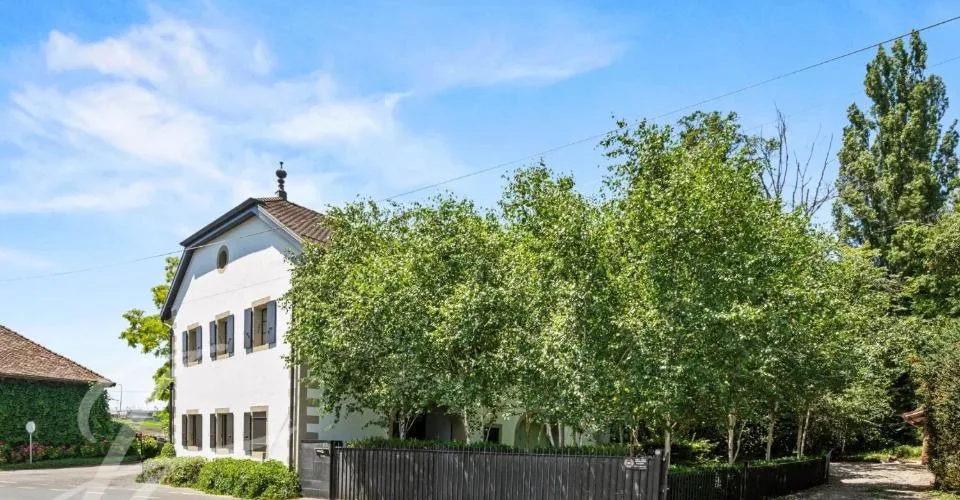 EXCLUSIVITE - Propriété d'exception du 18e siècle, parcelle de 3,136 m
