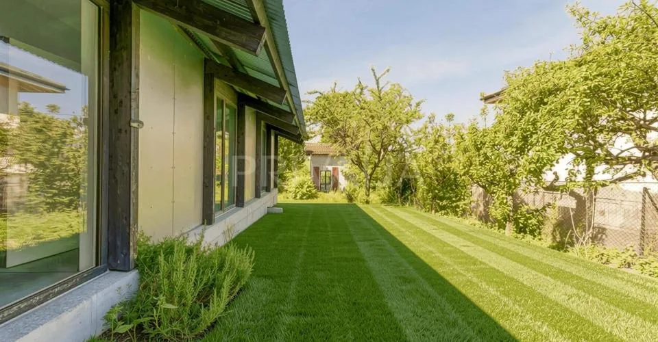 En exclusivité : Villa individuelle de plain-pied avec studio indépendant, parcelle de plus de 1'000 m2