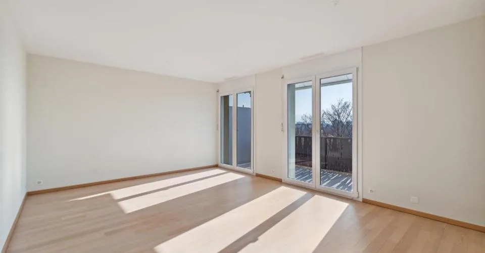Exclusivité : attique traversant de 5 pièces avec généreuse terrasse et balcon